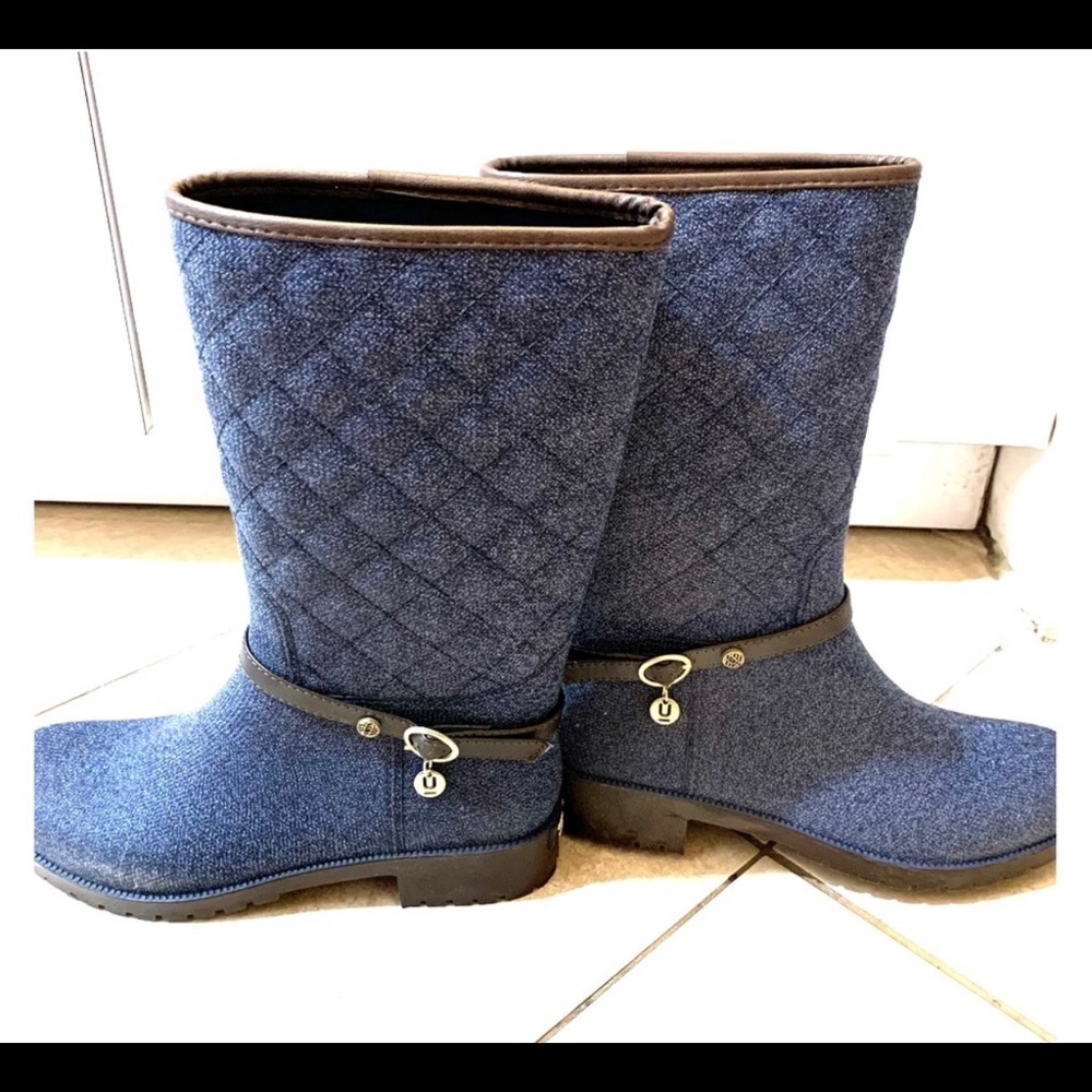 BRAND NEW NEVER WORN WOMENS RAIN BOOTS